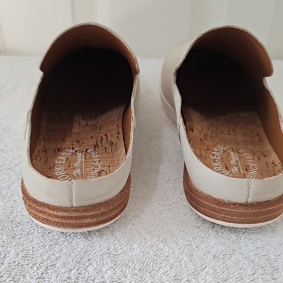 Kork-Ease Women's Leather Tan Slip On Loafers Size 8.5 EUC - Picture 3 of 12